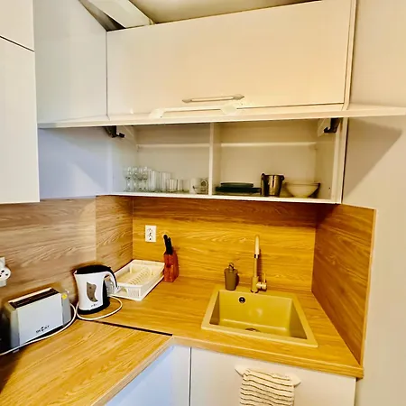 Two-bed Flat In Sunny With Pool View Apartment *